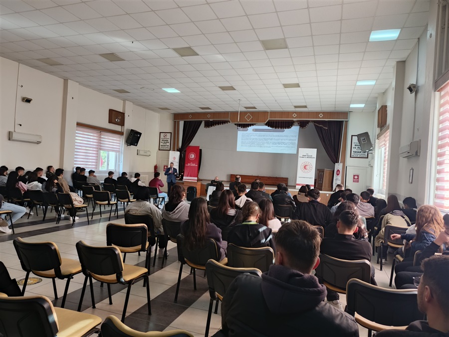 Ayancık İlçesindeki Mesleki ve Teknik Anadolu Lisesi Öğrencilerine Girişimcilik Eğitimi Verildi. 